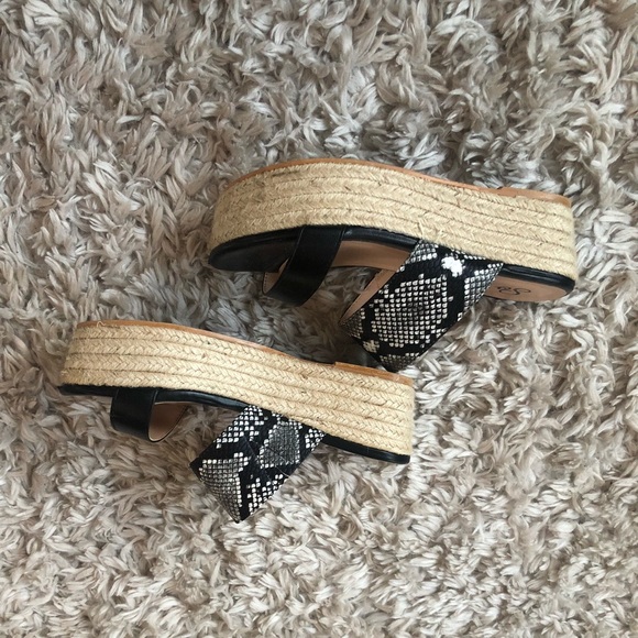 Platform Sandals - Picture 3 of 4